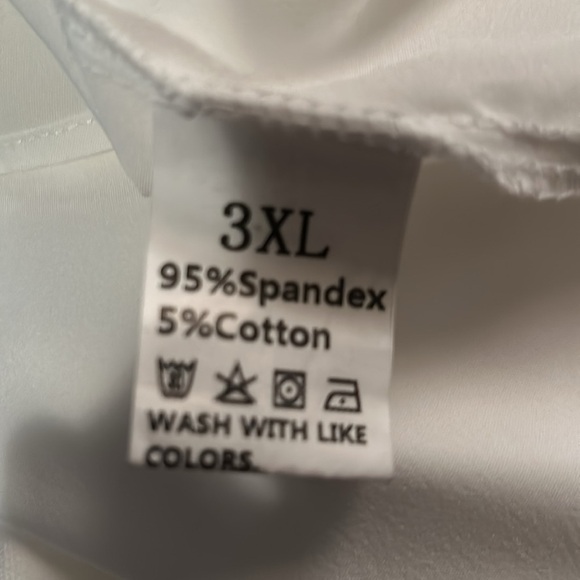 Lot of (2) White blouses, size 2XL and 3XL, preowned in excellent condition. - Picture 10 of 11